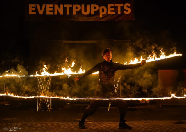 Eventpuppets Feuershow - Weihnachtsmarkt St. Wendel - Zeitenwandler-Fotografie Saarbrücken