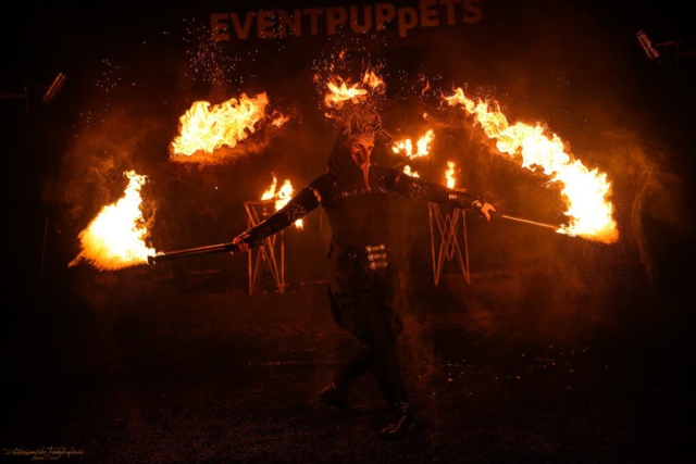 Eventpuppets Feuershow - Weihnachtsmarkt St. Wendel - Zeitenwandler-Fotografie Saarbrücken