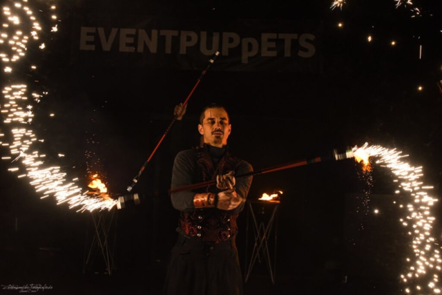 Eventpuppets Feuershow - Weihnachtsmarkt St. Wendel - Zeitenwandler-Fotografie Saarbrücken