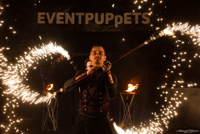 Eventpuppets Feuershow - Weihnachtsmarkt St. Wendel - Zeitenwandler-Fotografie Saarbrücken