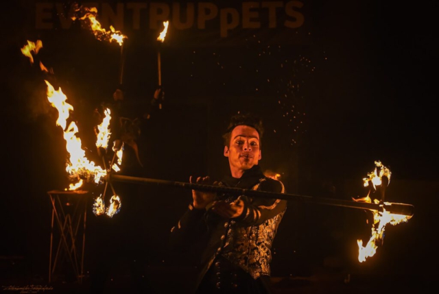 Eventpuppets Feuershow - Weihnachtsmarkt St. Wendel - Zeitenwandler-Fotografie Saarbrücken