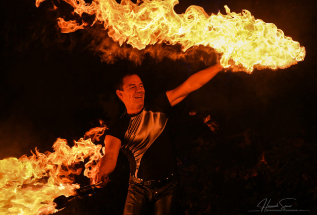 Feuerkünstler René Albert - Feuershow Halloween in the City 2024